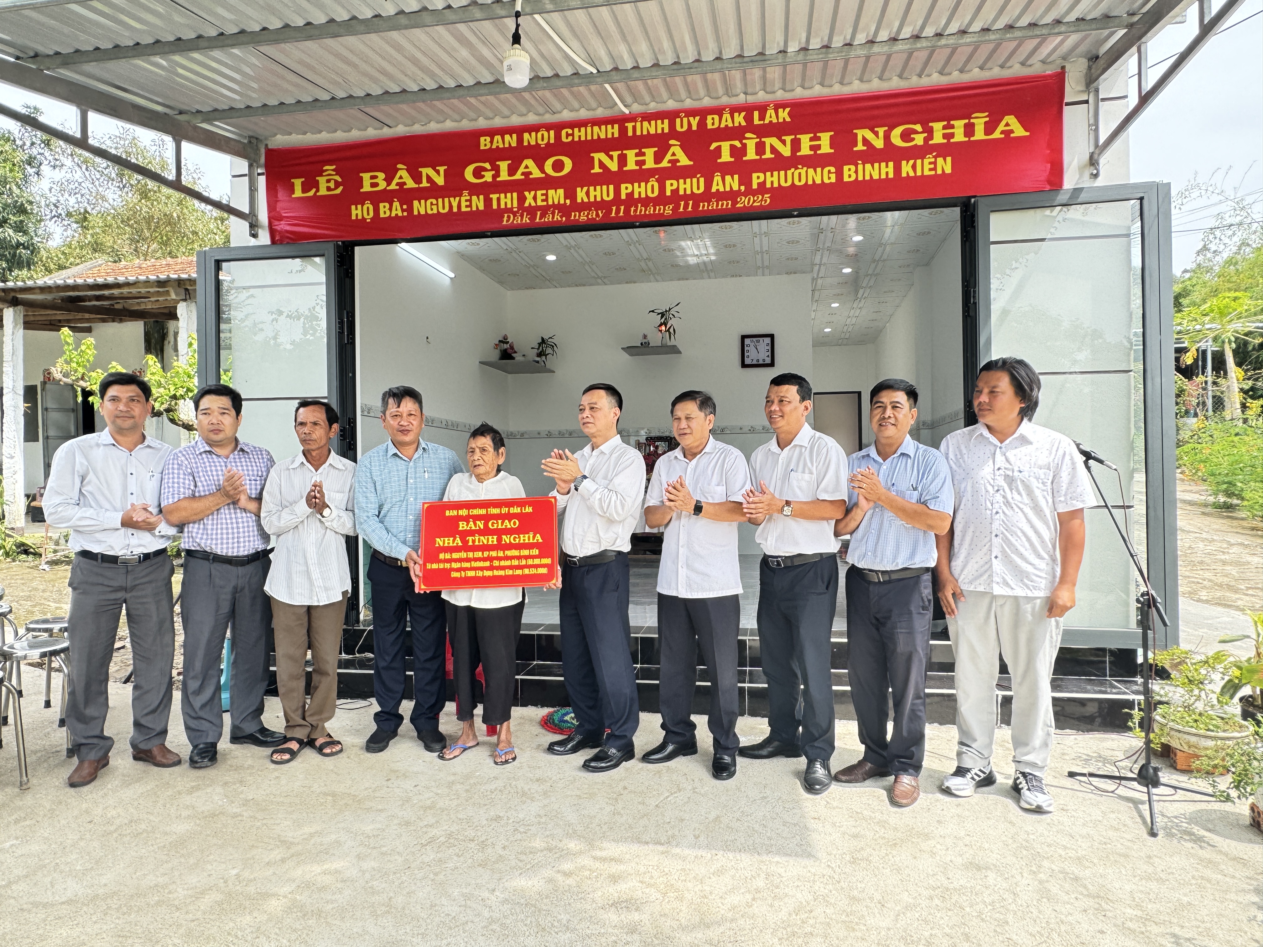 Phường Bình Kiến: Bàn giao nhà tình nghĩa cho hộ gia đình có hoàn cảnh khó khăn tại khu phố Phú Ân