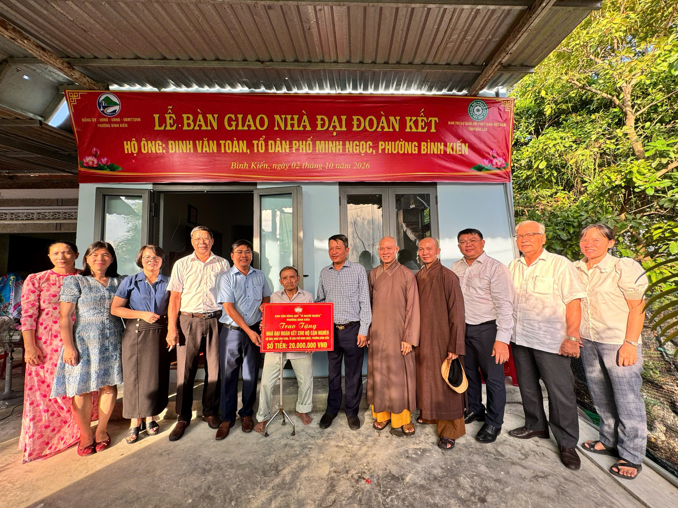 Bàn giao "Nhà Đại đoàn kết" diện tích 40m² cho hộ cận nghèo tại phường Bình Kiến