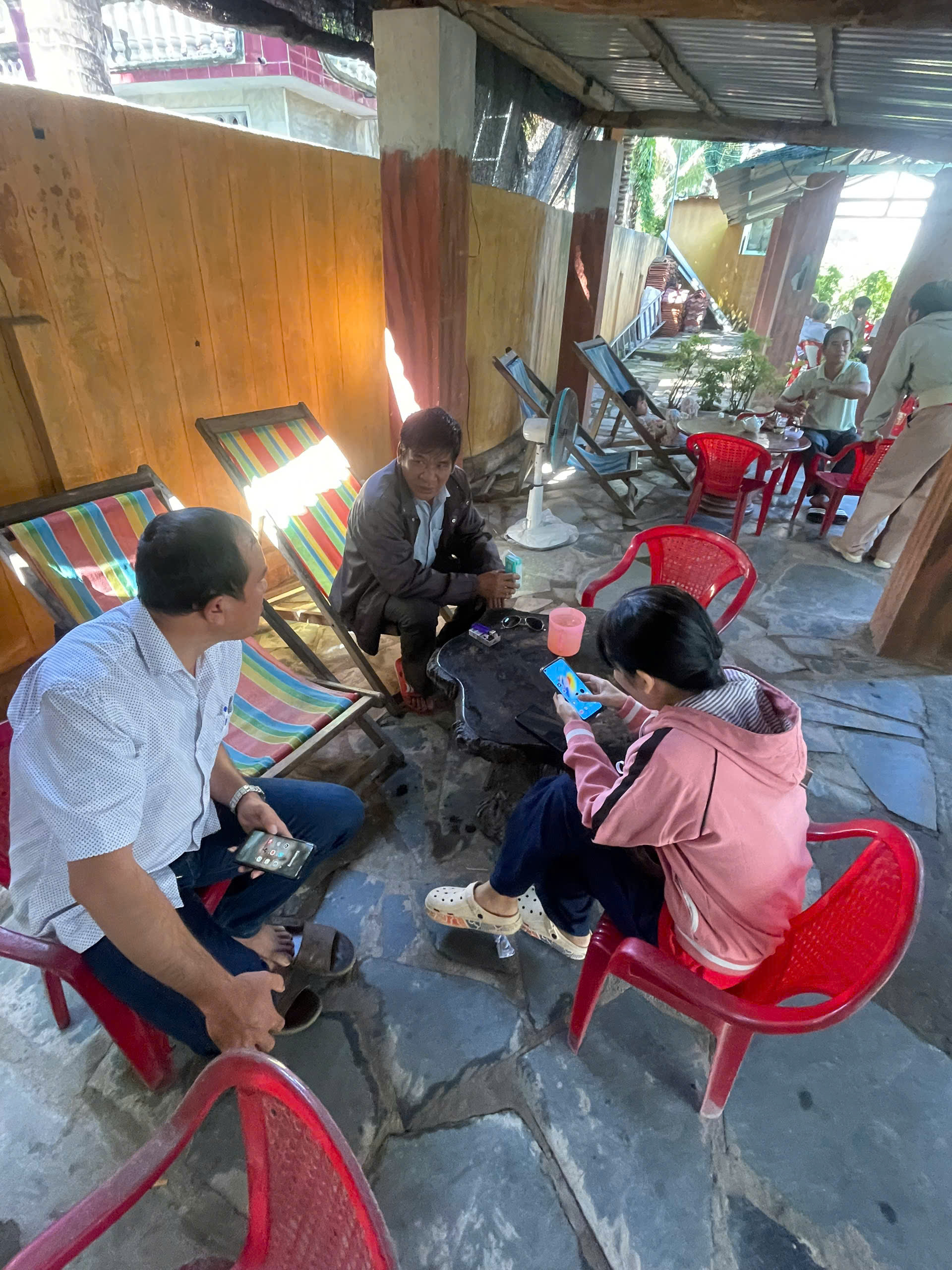 🇻🇳 BÌNH KIẾN: TĂNG CƯỜNG HỖ TRỢ NGƯỜI DÂN THAM GIA CHUYỂN ĐỔI SỐ