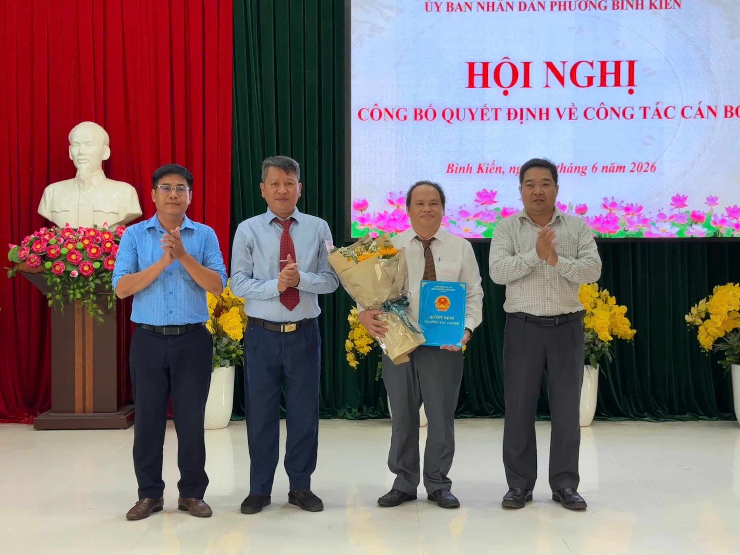 PHƯỜNG BÌNH KIẾN CÔNG BỐ QUYẾT ĐỊNH PHÊ CHUẨN KẾT QUẢ BẦU CHỨC VỤ CHỦ TỊCH UBND PHƯỜNG NHIỆM KỲ 2026 - 2031