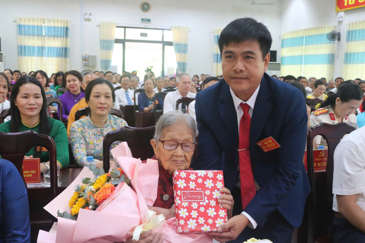 z7143340011610_6ace55c13110243a4766cc87bf528f06