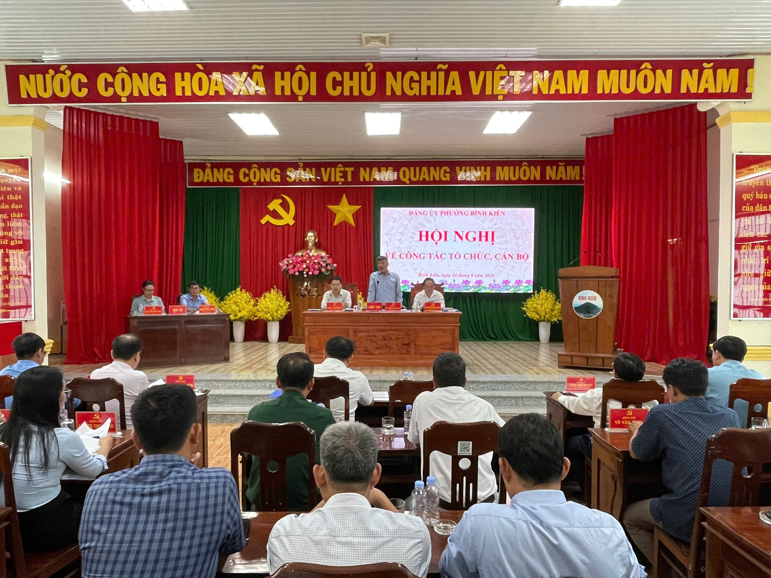 ĐẢNG ỦY PHƯỜNG BÌNH KIẾN TỔ CHỨC HỘI NGHỊ VỀ CÔNG TÁC TỔ CHỨC, CÁN BỘ