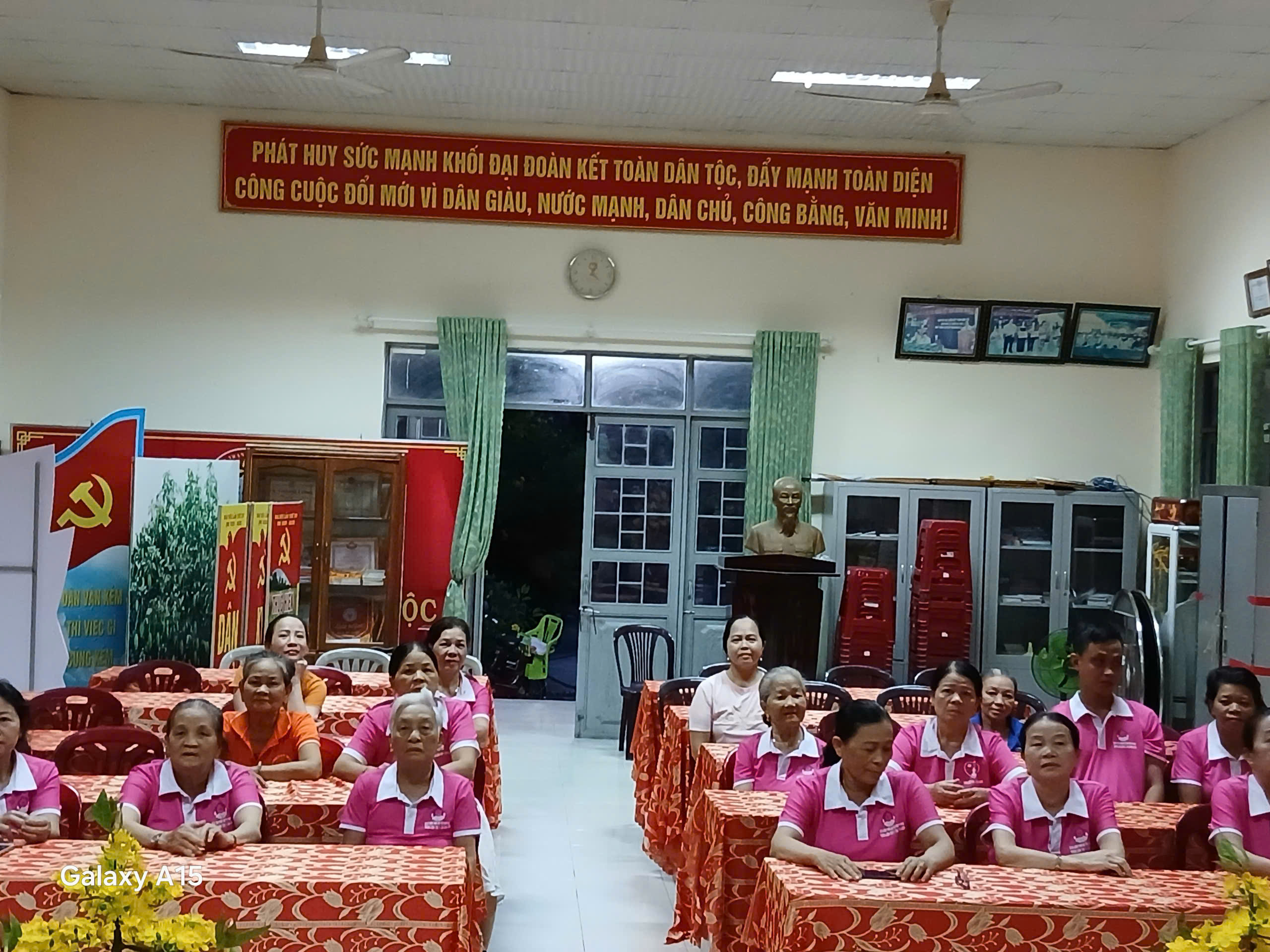 TỔ CÔNG NGHỆ SỐ KHU PHỐ LIÊN TRÌ 1: CHUNG TAY ĐƯA CHUYỂN ĐỔI SỐ ĐẾN MỌI NHÀ