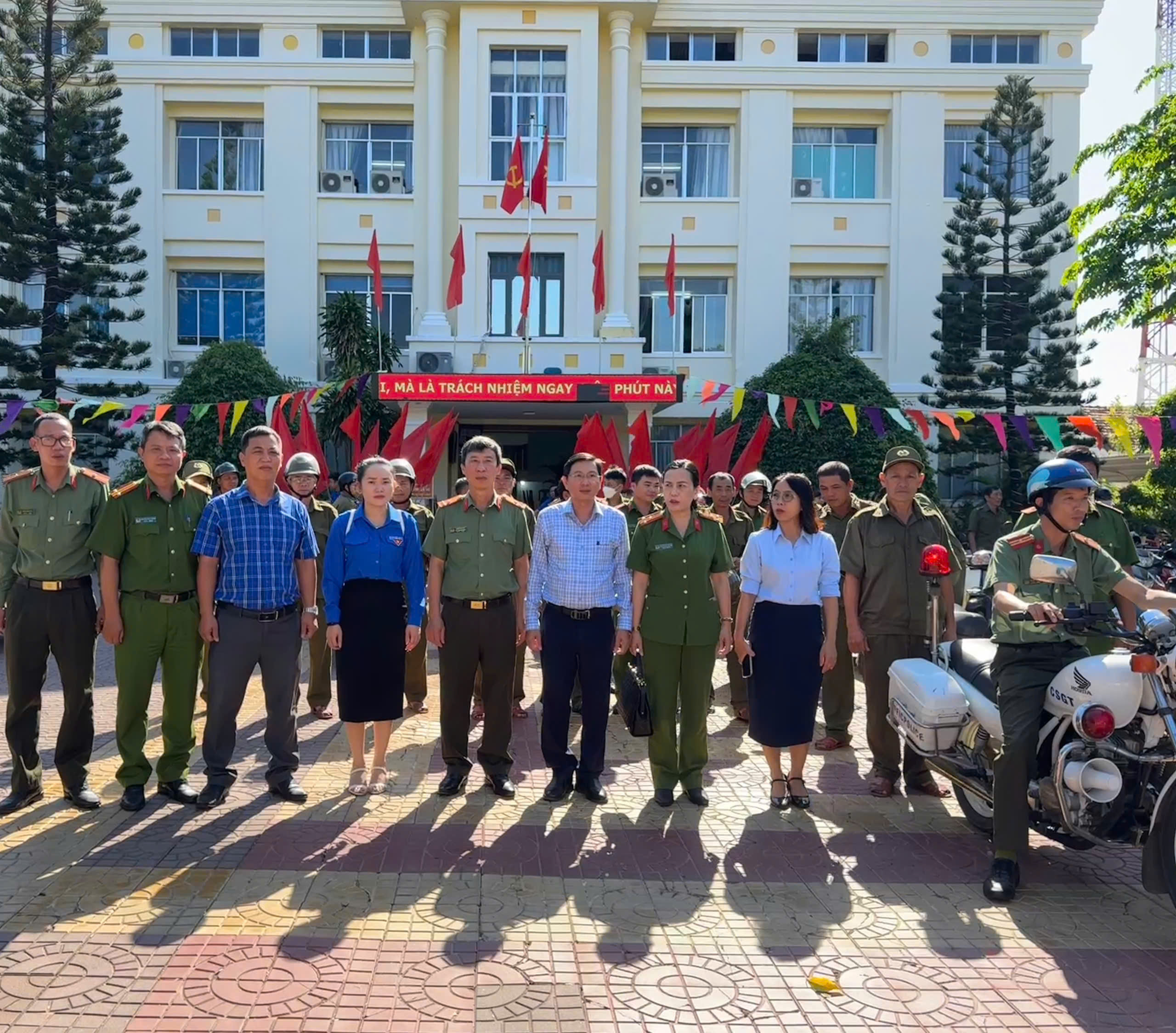 PHƯỜNG BÌNH KIẾN: LỄ PHÁT ĐỘNG “CHIẾN DỊCH MÙA HÈ SỐ CÙNG VNEID” VÀ ĐỒNG HÀNH THỰC HIỆN ĐỀ ÁN 06