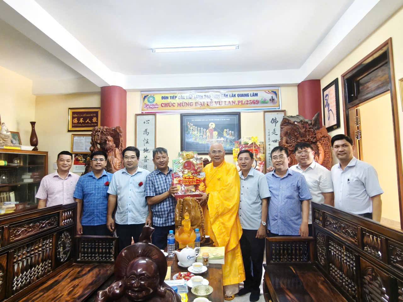 LÃNH ĐẠO PHƯỜNG BÌNH KIẾN THĂM, CHÚC MỪNG LỄ VU LAN – RẰM THÁNG BẢY