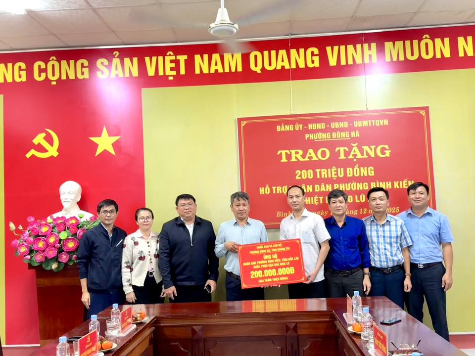 PHƯỜNG ĐÔNG HÀ THĂM HỎI, HỖ TRỢ 200 TRIỆU ĐỒNG CHO BÀ CON PHƯỜNG BÌNH KIẾN BỊ ẢNH HƯỞNG DO LŨ LỤT