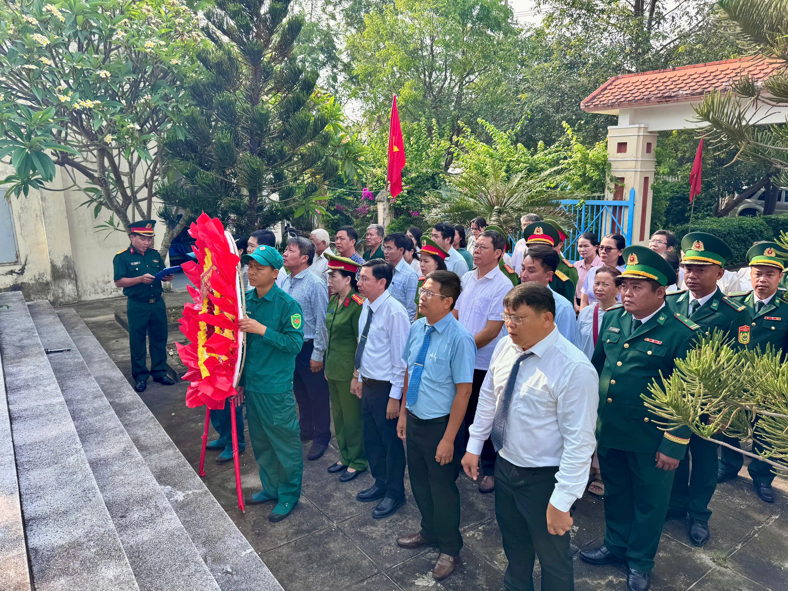 TỔ CHỨC DÂNG HƯƠNG TRI ÂN CÁC ANH HÙNG LIỆT SĨ NHÂN KỶ NIỆM 51 NĂM NGÀY GIẢI PHÓNG MIỀN NAM, THỐNG NHẤT ĐẤT NƯỚC (30/4/1975-30/4/2026)