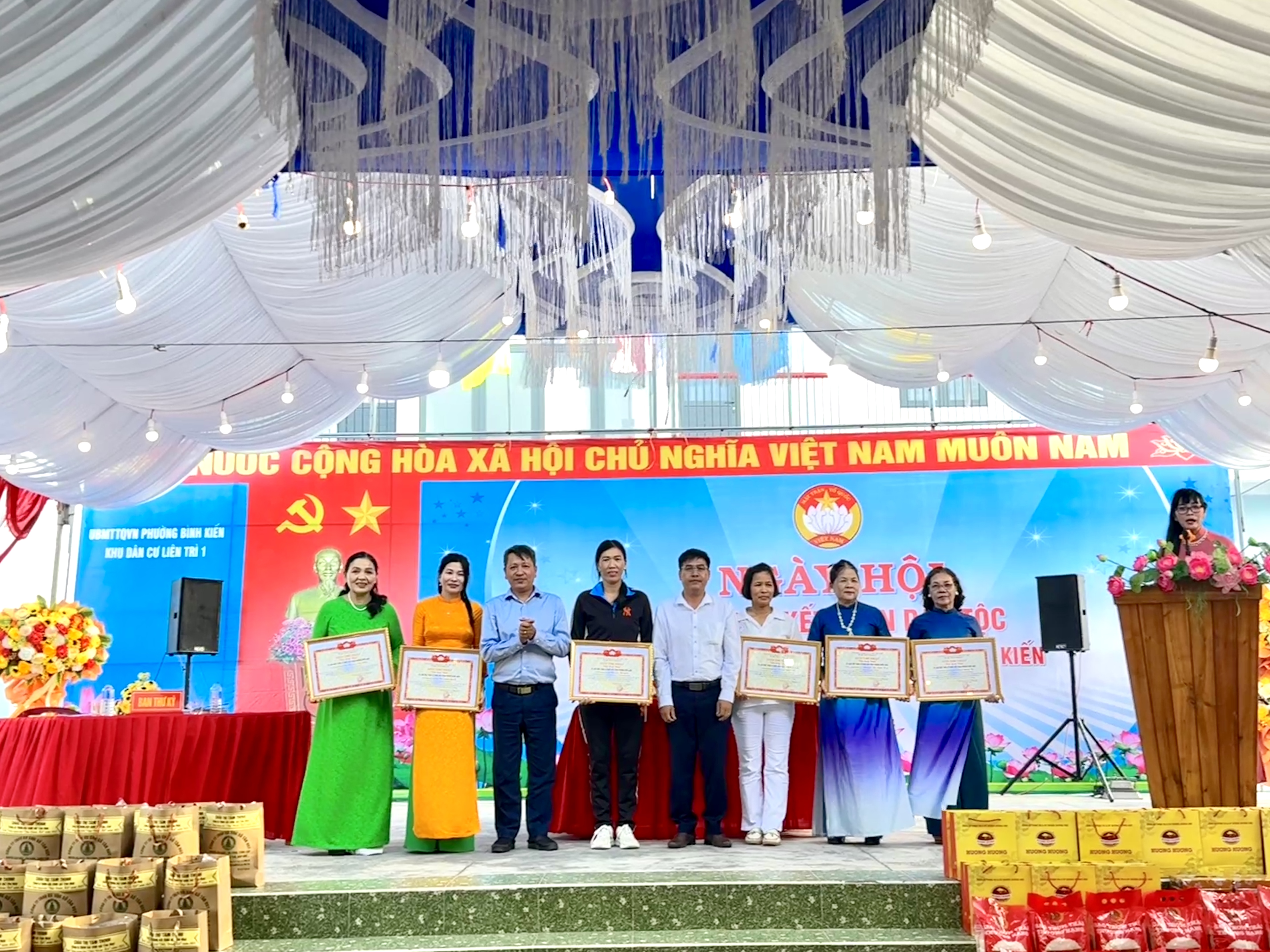 PHƯỜNG BÌNH KIẾN: KHU DÂN CƯ LIÊN TRÌ 1 TỔ CHỨC NGÀY HỘI ĐẠI ĐOÀN KẾT TOÀN DÂN TỘC