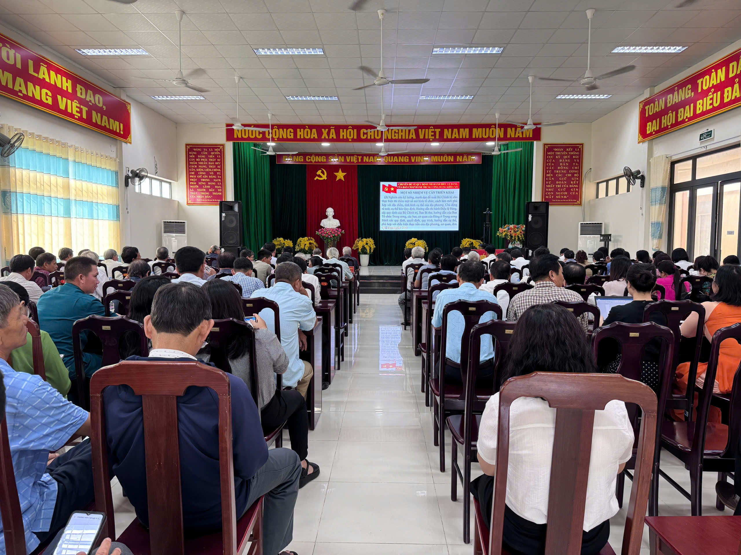 z7719335558375-7b63b6416727bb6f9af4f33d127acad6