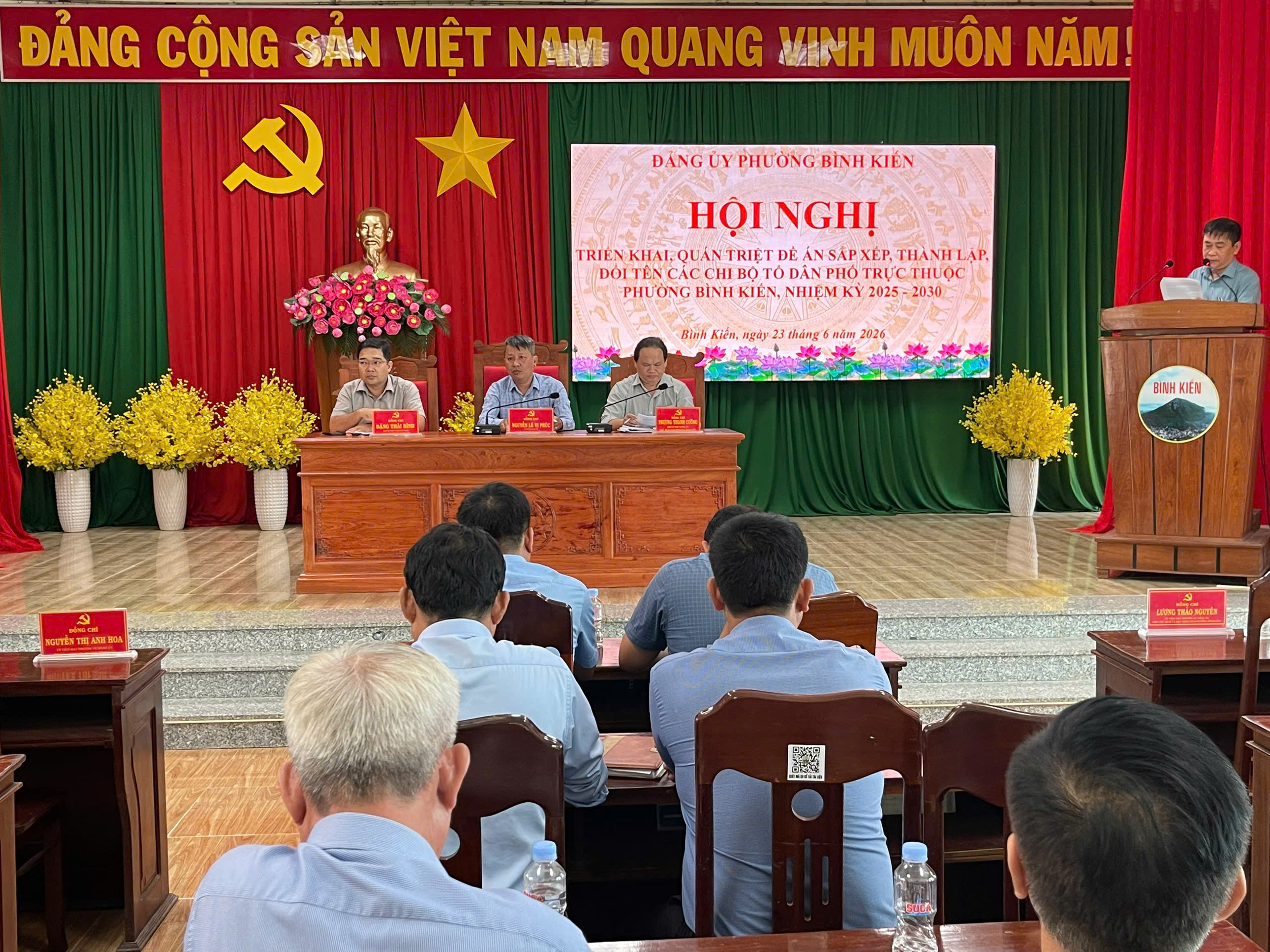 BÌNH KIẾN: TỔ CHỨC HỘI NGHỊ TRIỂN KHAI ĐỀ ÁN SẮP XẾP, TINH GỌN CÁC CHI BỘ TỔ DÂN PHỐ NHIỆM KỲ 2025 - 2030